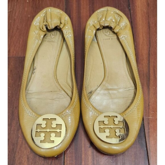 Tory Burch Minnie Mustard Yellow Patent Leather Ballet Flats Gold Logo 41EU/10.5 - Picture 2 of 8